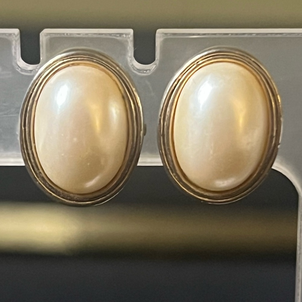 Vintage Avon Faux Pearl Earrings